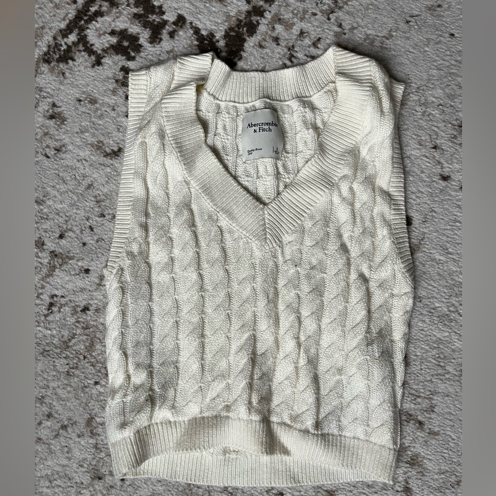 Abercrombie & Fitch Cable Knit Sweater Vest